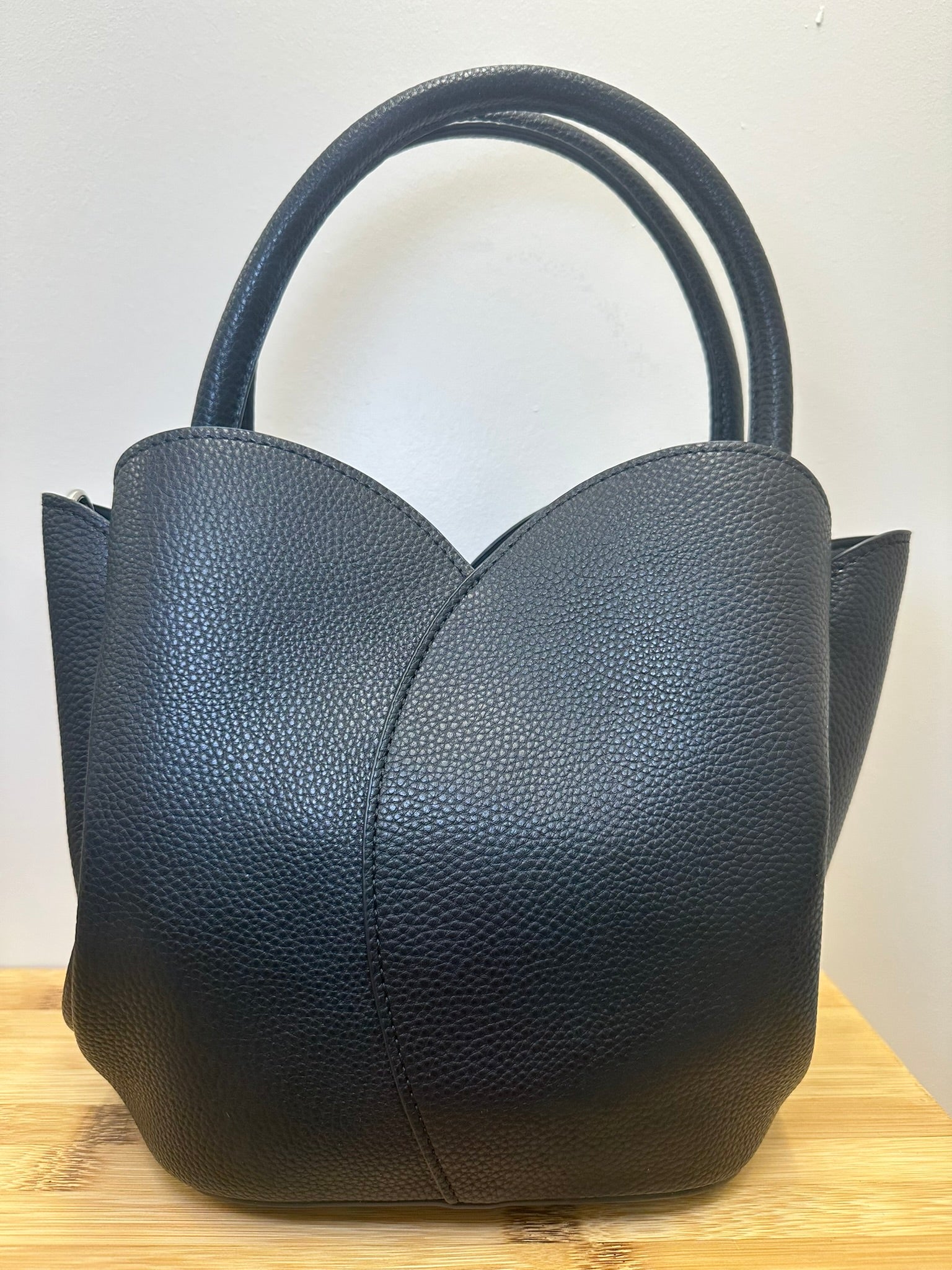 Melie Bianco Black Tulip Bag